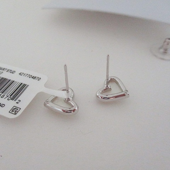 KENDRA SCOTT - Ari Heart Silver Stud Earrings in Ivory Mother-of-Pearl - Picture 4 of 4